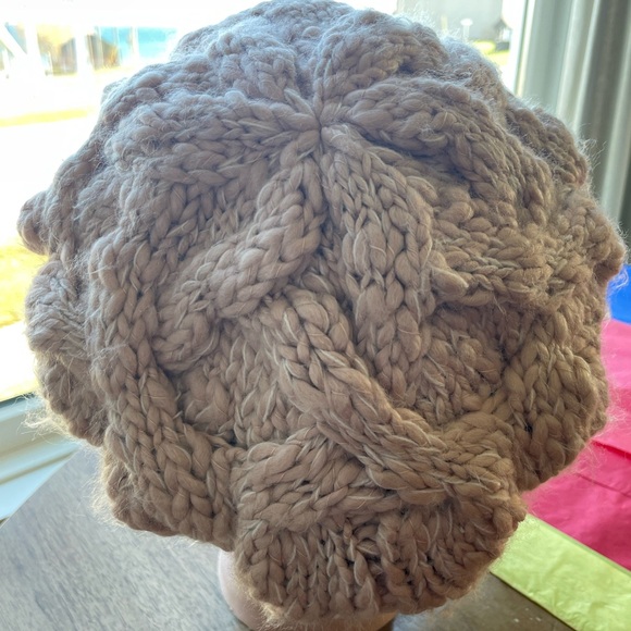 Urban Outfitter’s Winter Hat - Picture 4 of 8